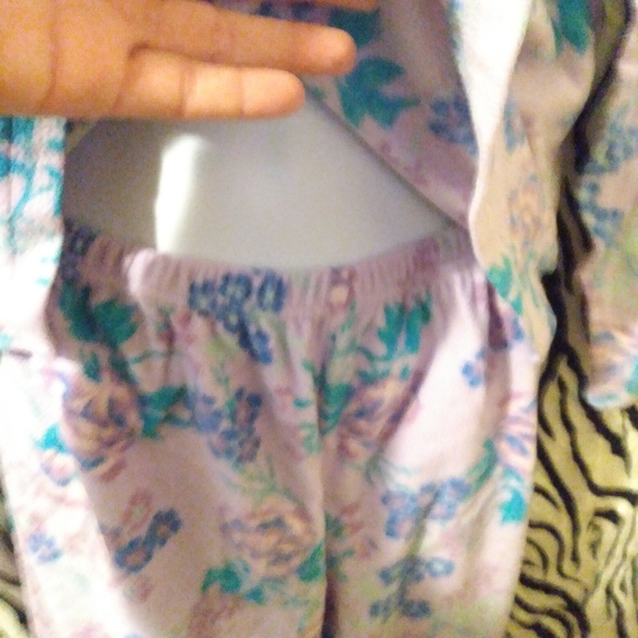 2/$20 VS Pink fuzzy 2 piece pajamas size small. - Picture 2 of 9